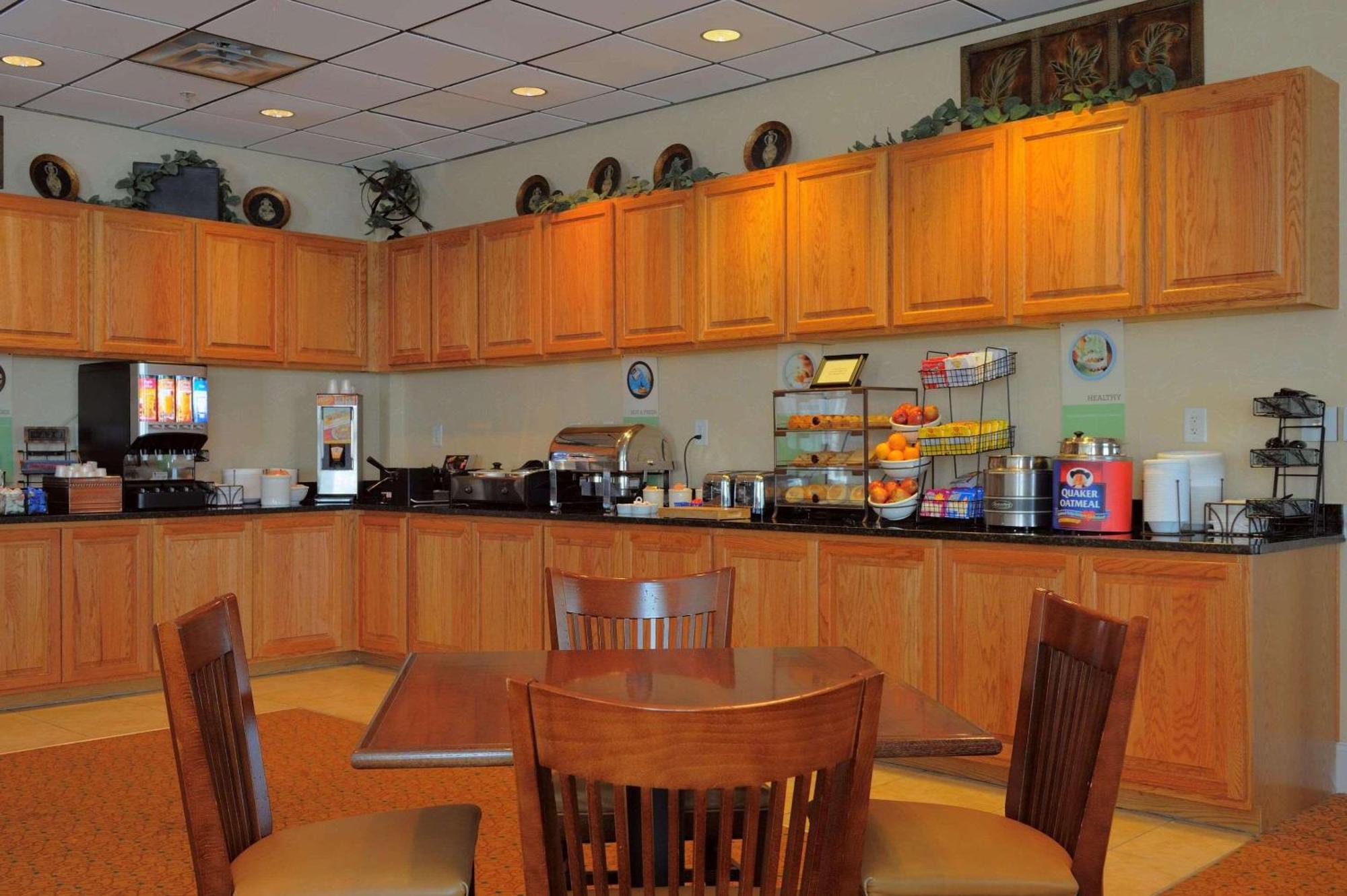Spark By Hilton Orangeburg Restaurant photo